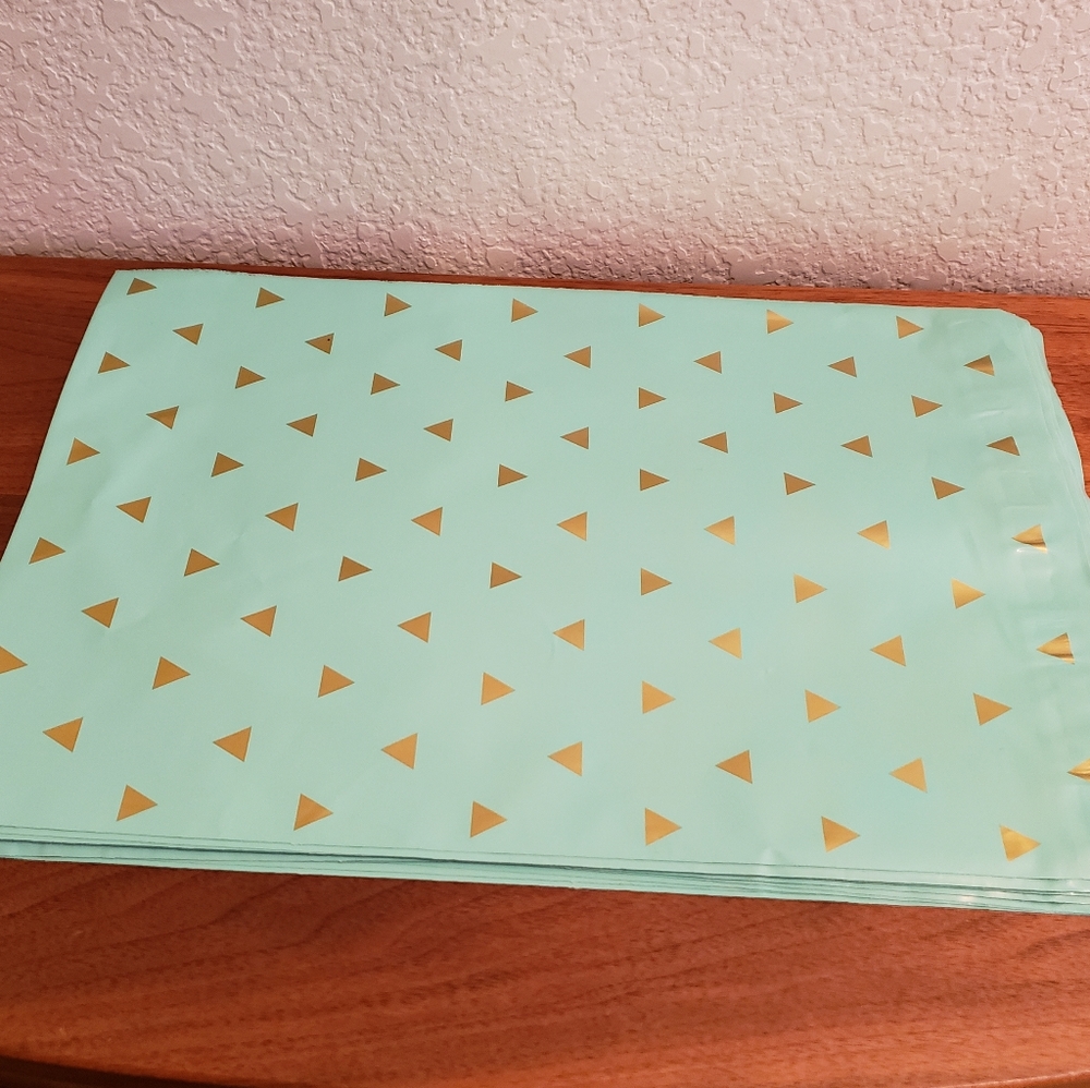 Mint Gold Triangle Mailers- 11x13" Set of 20 - Picture 5 of 6